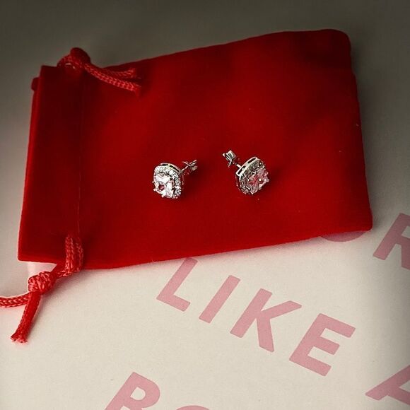Last pair!Classic zircon studs in Sterling Silver - Picture 7 of 9